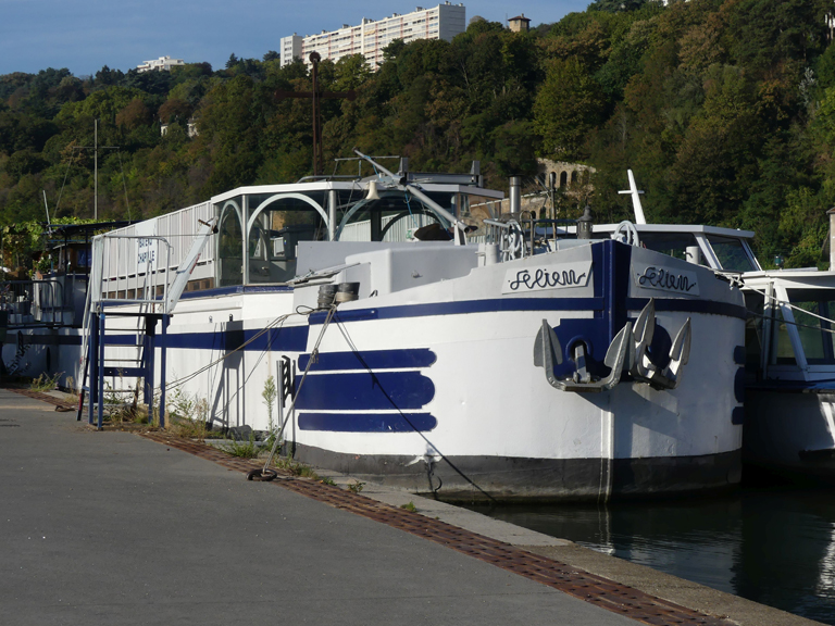 Visite du bateau-chapelle de Lyon