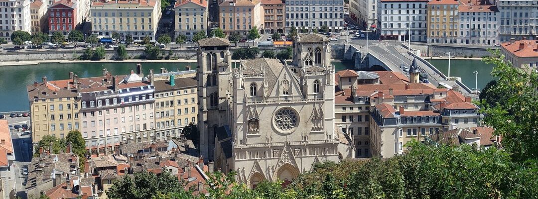 Deviens guide pour la Cathédrale Saint-Jean !