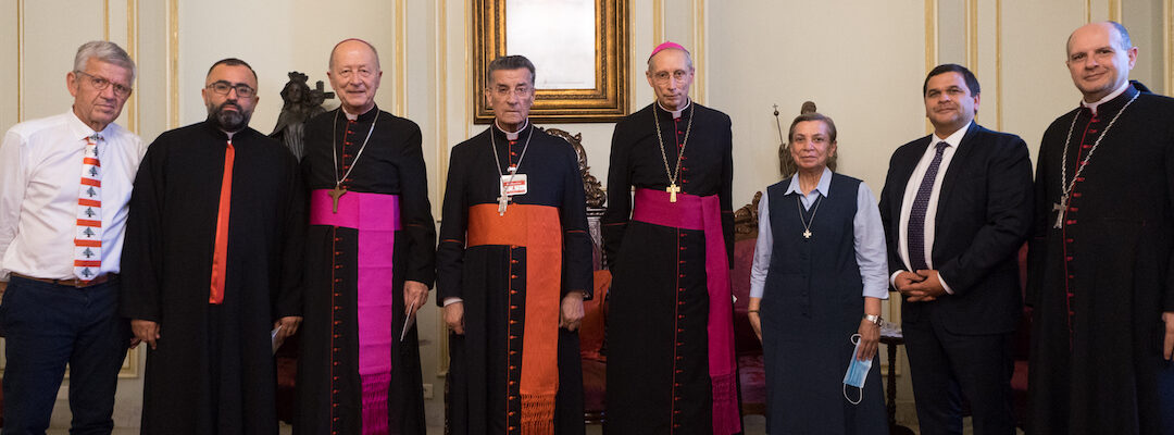 Mgr Michel Dubost visite les Libanais