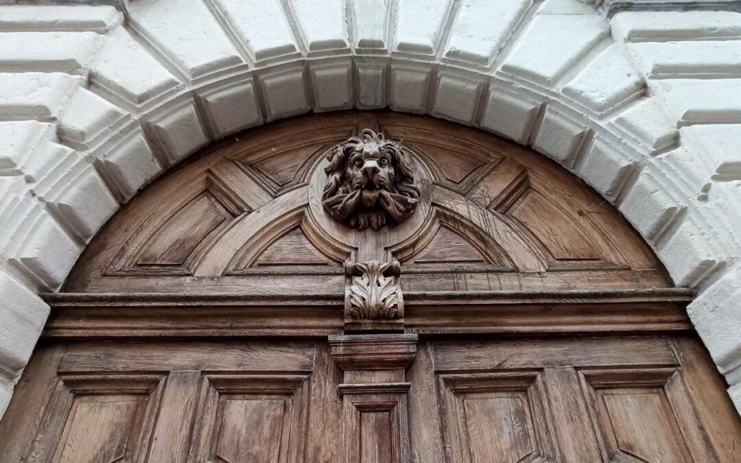 “Lumière, orientation et vitraux”